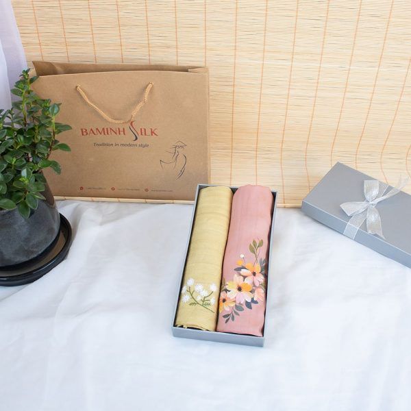  Set quà 056: Khăn lụa Hoa Cúc 
