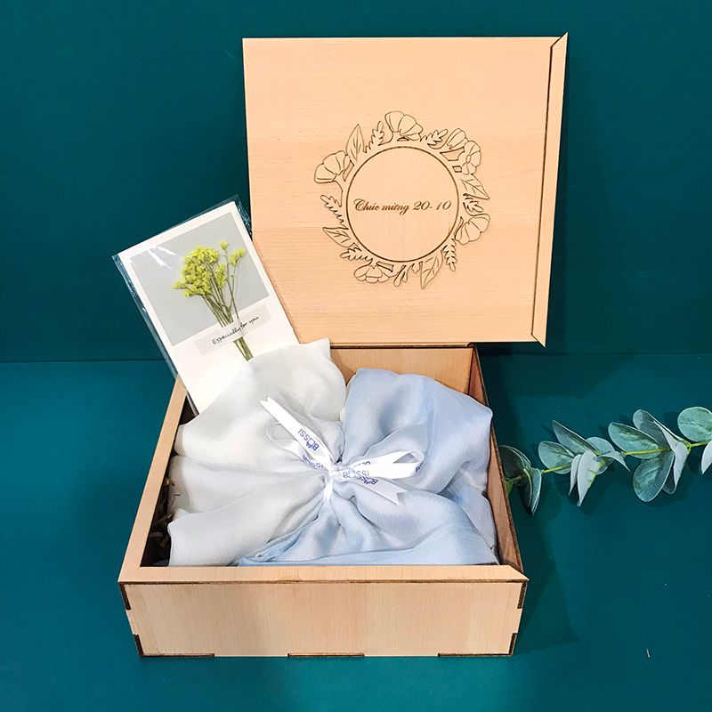  Bộ quà tặng khăn lụa hộp gỗ (được chọn mẫu khăn) 