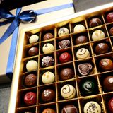  HỘP QUÀ TẶNG SÔ CÔ LA TƯƠI 36 VIÊN Legendary Chocolatier 