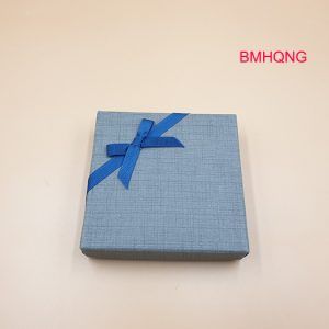  Hộp quà vuông nhỏ 