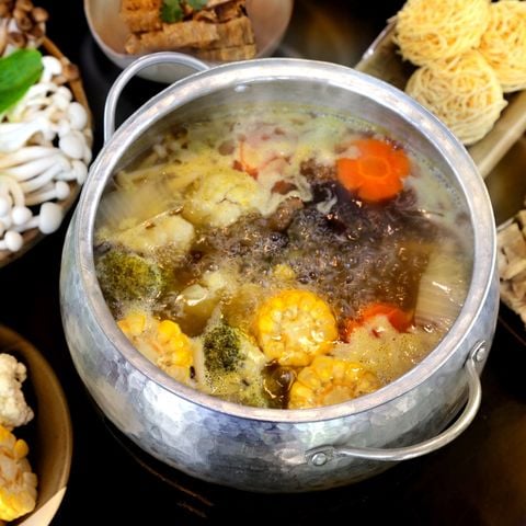  LẨU NẤM NẤU NƯỚC MÍA 