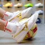  Giày Bóng Đá Cỏ Nhân Tạo Mizuno Morelia Sala Trắng Logo Đồng TF 