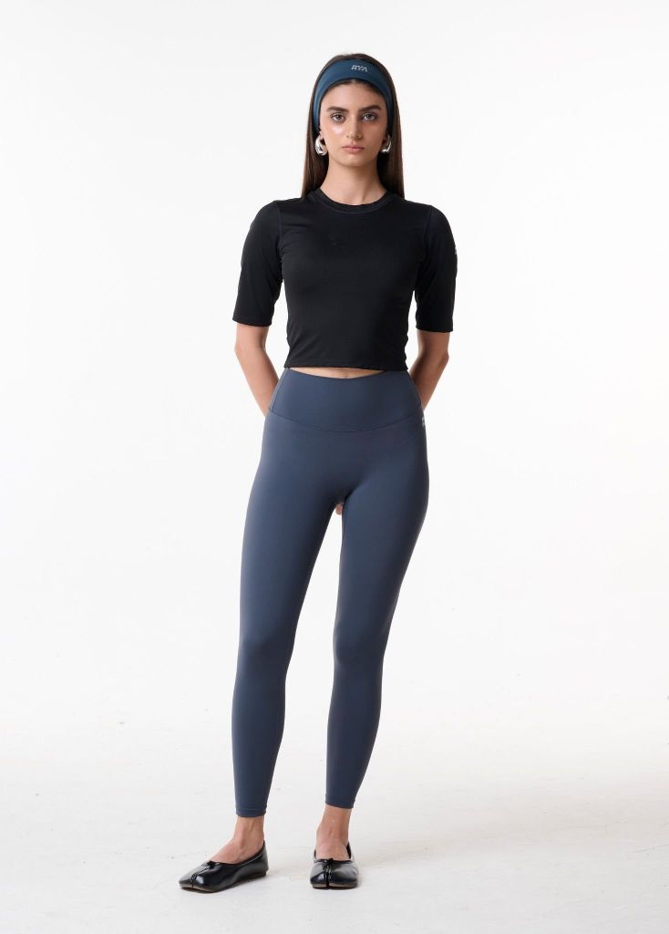 Áo tay ngắn GENTLE TOP Black