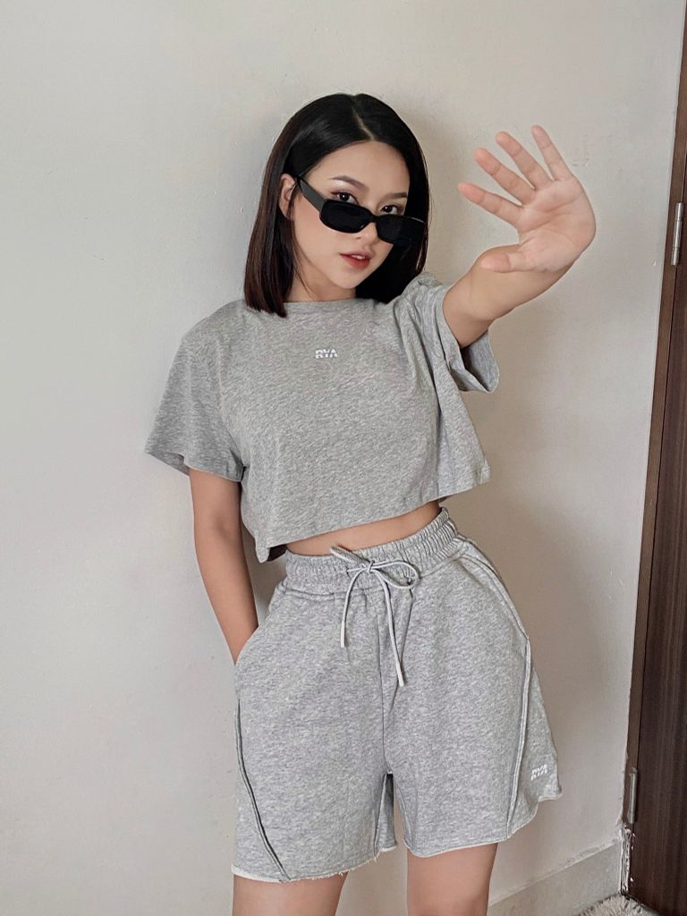 Áo Comfy Croptop Light Grey