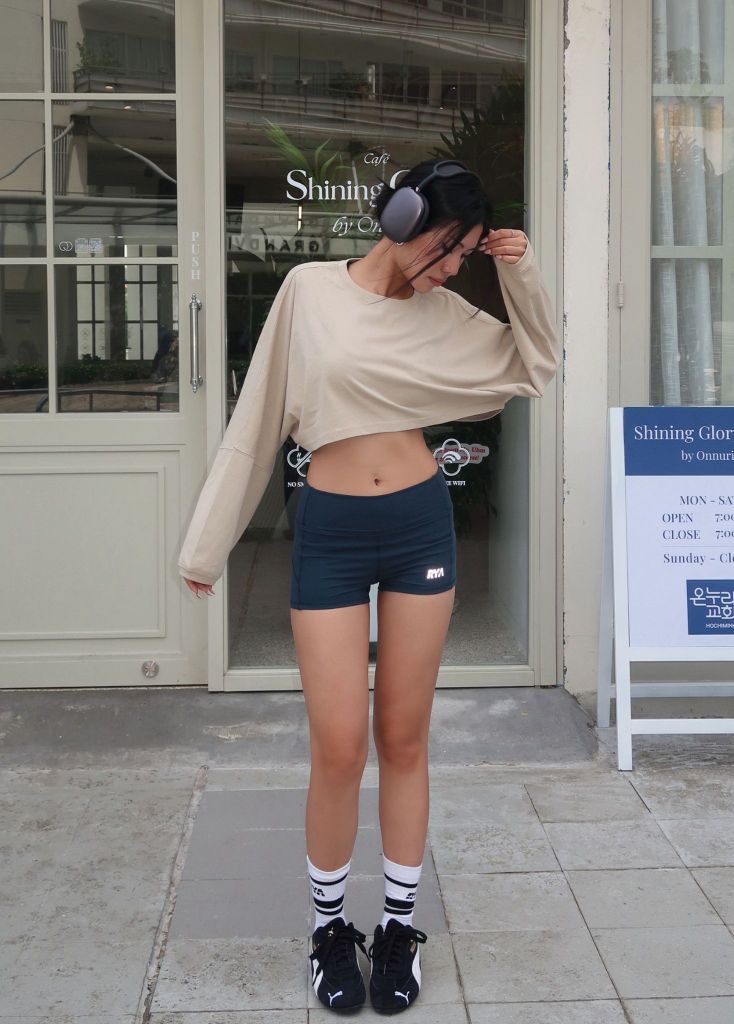 Áo thun YOLO CROPPED TEE Light Beige