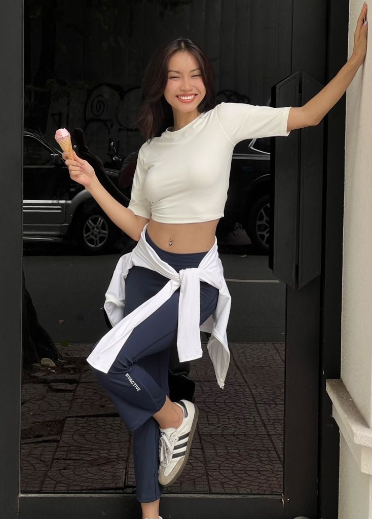 Quần OUTLINE MEDIUM FLARED LEGGING Navy