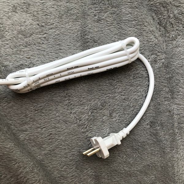 Ổ cắm Điện Quang ĐQ ESK DBW103USB ( Kiểu tàu siêu tốc, 3 lỗ 3 chấu, 2 USB, màu trắng )