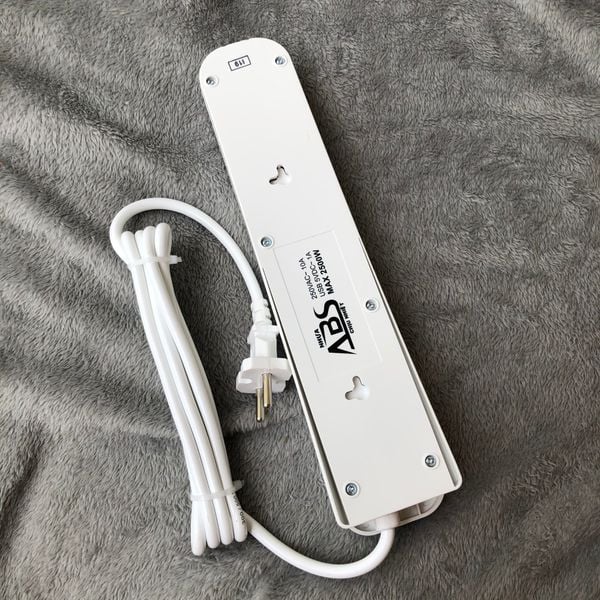 Ổ cắm Điện Quang ĐQ ESK DBW103USB ( Kiểu tàu siêu tốc, 3 lỗ 3 chấu, 2 USB, màu trắng )