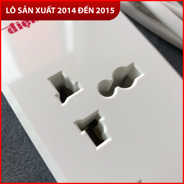Ổ cắm Điện Quang ĐQ ESK02 ( 4 lỗ 3 chấu ) - Năm SX 2014, 2015 - Bảo hành 12 tháng