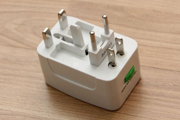 Ổ cắm du lịch Điện Quang ĐQ ESK TV01 ( Màu trắng )