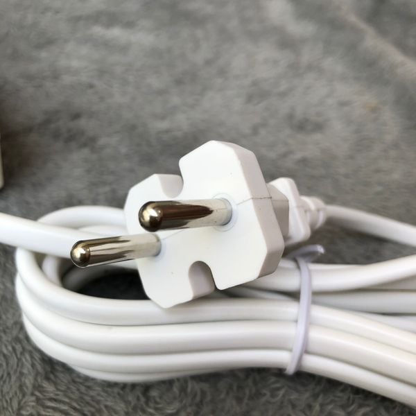 Ổ cắm Điện Quang ĐQ 001A-02 ( 2 lỗ )