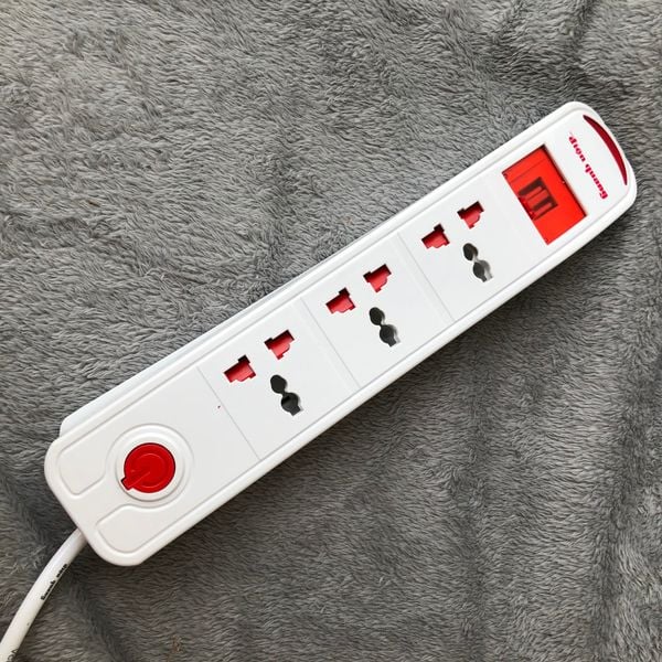 Ổ cắm Điện Quang ĐQ ESK DBW103USB ( Kiểu tàu siêu tốc, 3 lỗ 3 chấu, 2 USB, màu trắng )