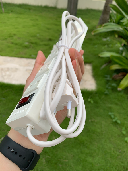 Ổ cắm Điện Quang ĐQ 001A-01 ( 6 lỗ 2 chấu ) - Năm SX 2014, 2015 - Bảo hành 12 tháng