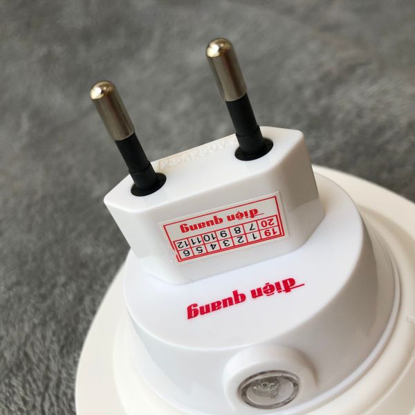 Đèn ngủ cảm biến LED Điện Quang ĐQ LNL01 WW ( Cảm biến quang, hình trái dâu, ánh sáng vàng )