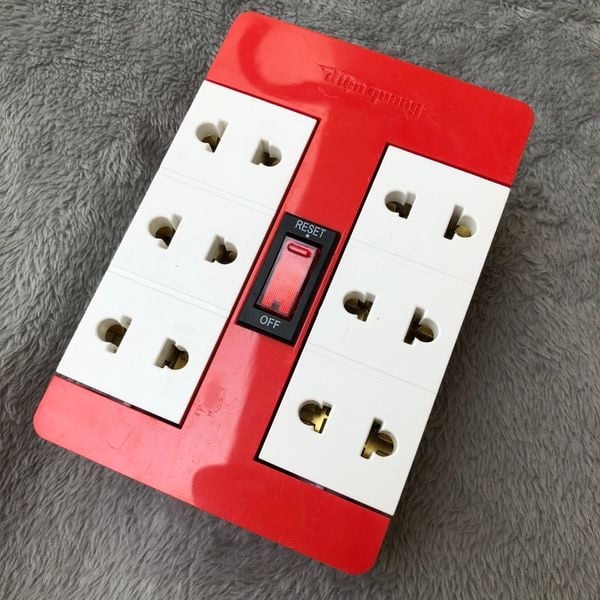 Ổ cắm Xoay 90° Điện Quang ĐQ ESK RT 6RW ( 6 lỗ, màu đỏ trắng )