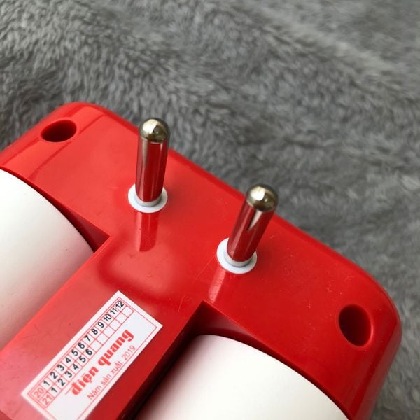 Ổ cắm Xoay 90° Điện Quang ĐQ ESK RT 6RW ( 6 lỗ, màu đỏ trắng )
