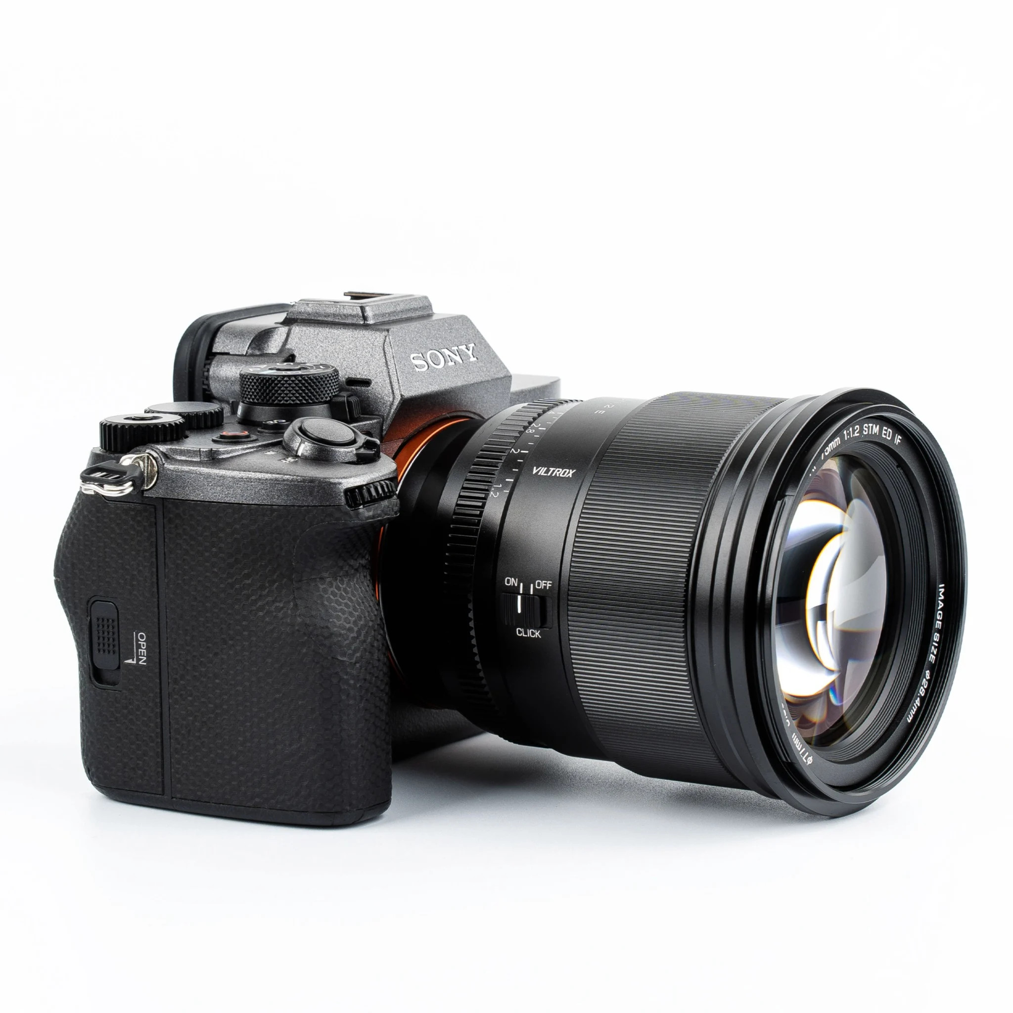 Ống kính Viltrox Pro Series 75mm F1.2