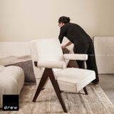  Armchair Amelia 