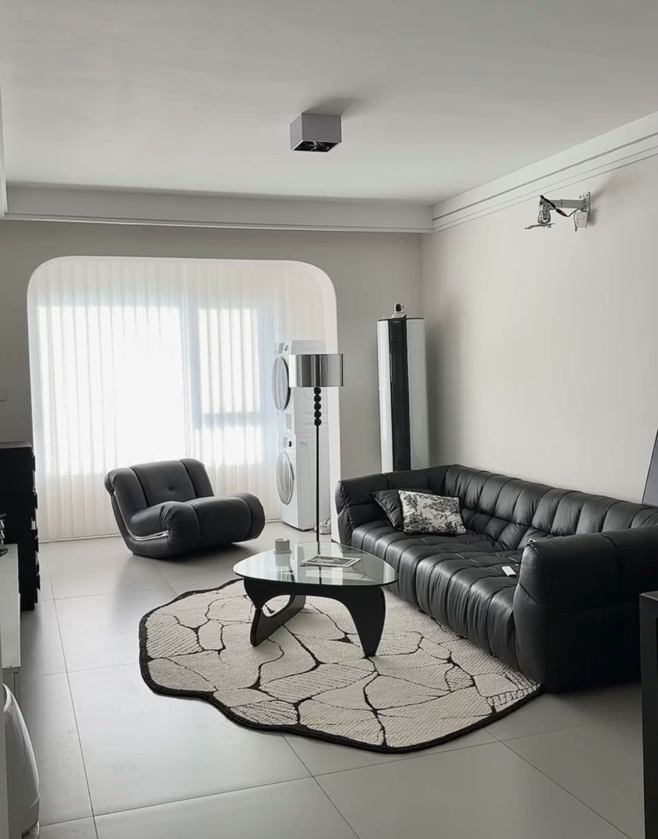 BW leaf pattern rug – Studio by Drew