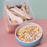 Thịt hộp sấy khô dành cho chó mèo 650g ( có kèm hộp nhựa)