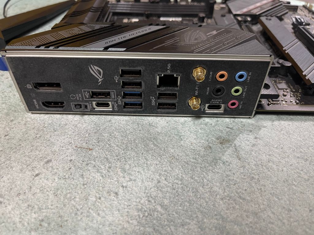 MAIN ASUS ROG STRIX B560-F GAMING WIFI USED