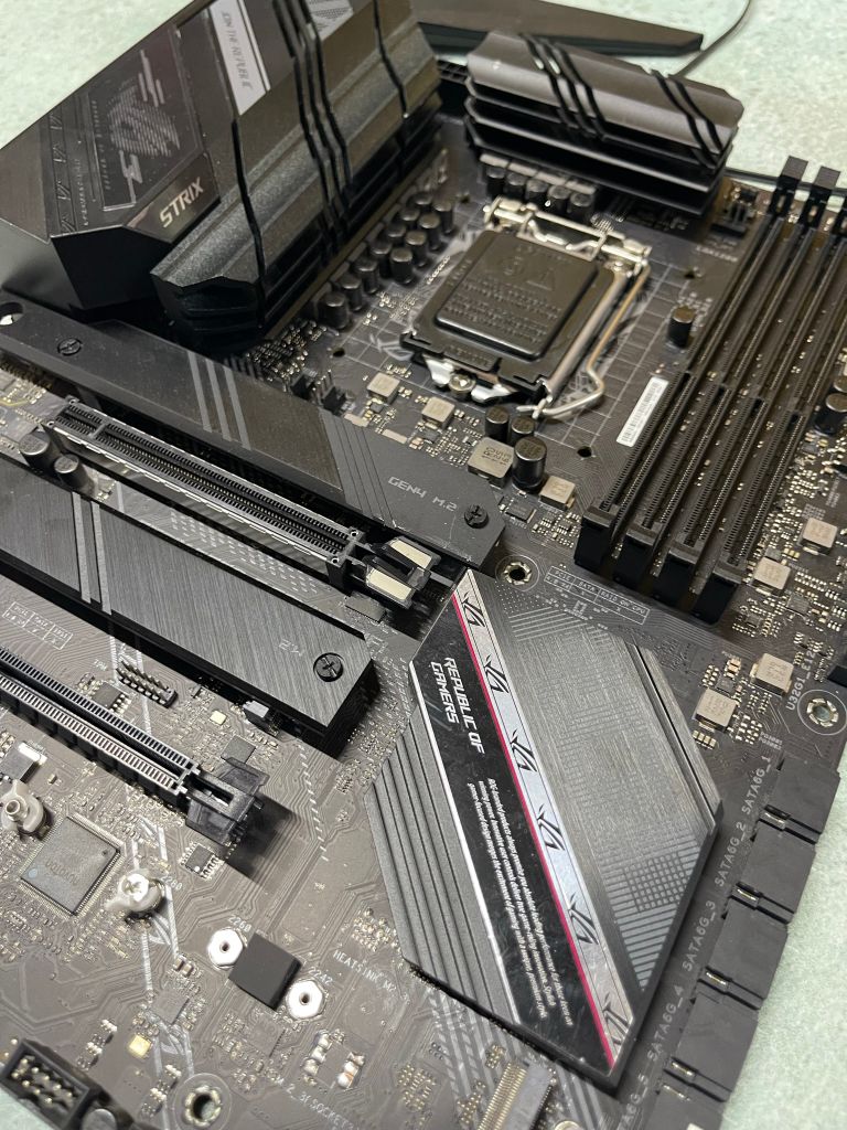 MAIN ASUS ROG STRIX B560-F GAMING WIFI USED