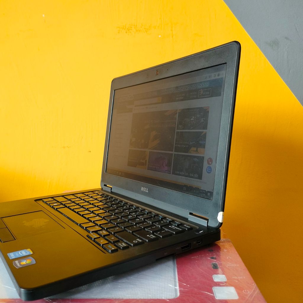 Laptop Dell E5250 12inch i5 5300U/ 8gb ram / 128gb ssd LCD 12.5 CŨ