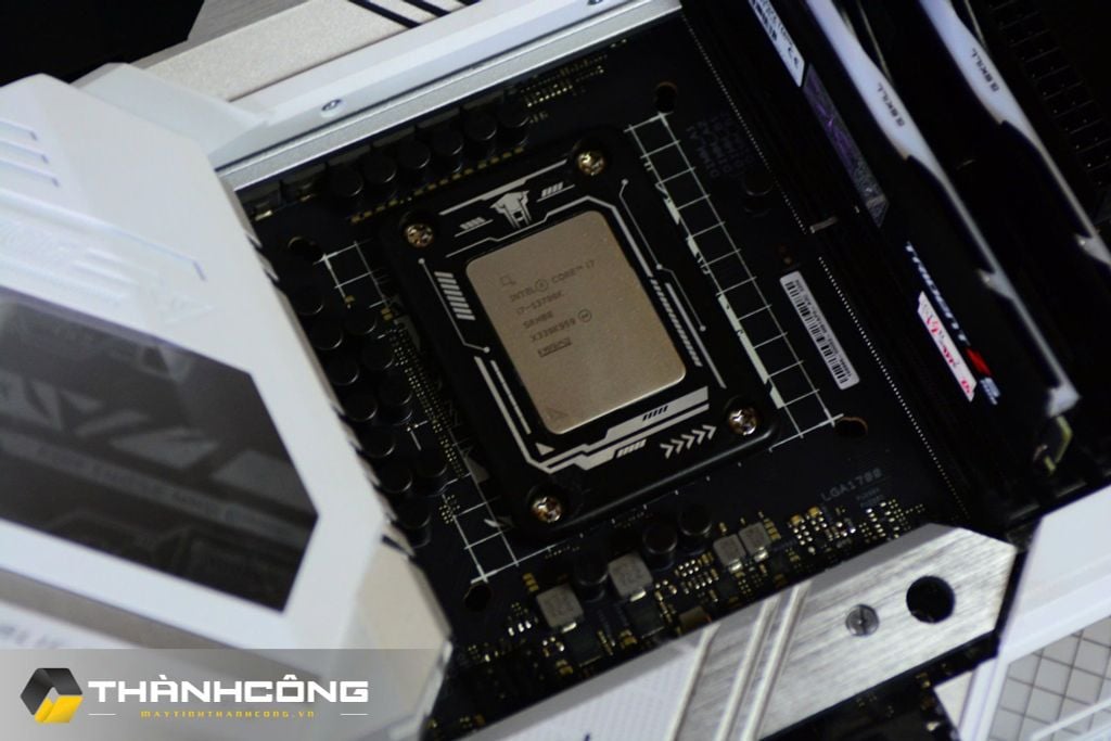 CPU INTEL CORE I7 13700K (16 NHÂN 24 LUỒNG / 3.4 - 5.4 GHZ) BH 2027