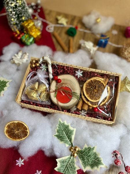  A MERRY LITTLE CHRISTMAS 