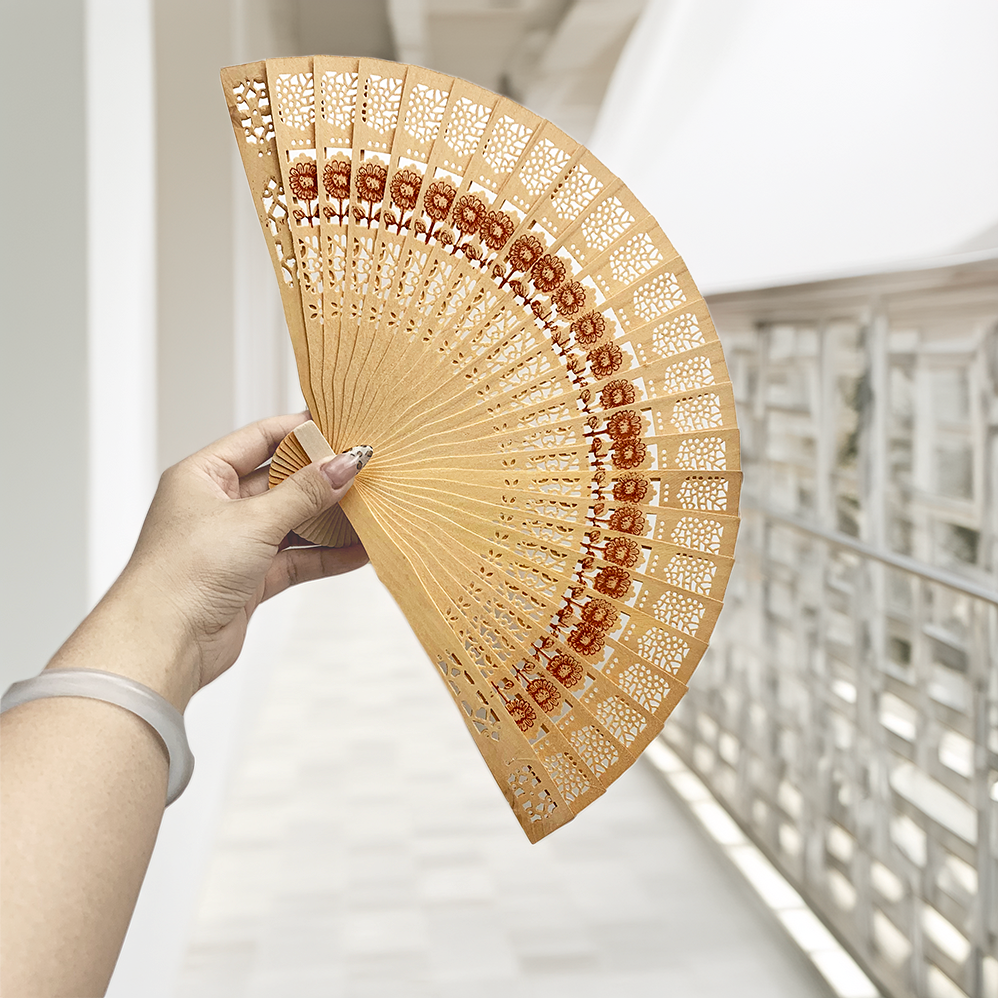  Quạt Gỗ Hoa Hướng Dương 8 Inch - QTG01 