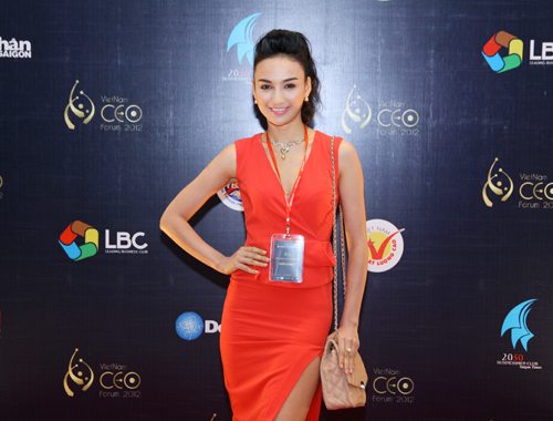 Hoa hậu du lịch Ngọc Diễm Hoa hau du lich Ngoc Diem quy phai cung trang suc ngoc trai