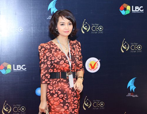 Diễn viên - DN Mai Thu Huyền DV - DN Mai Thu Huyền noi bat voi trang suc ngoc trai trong su kien