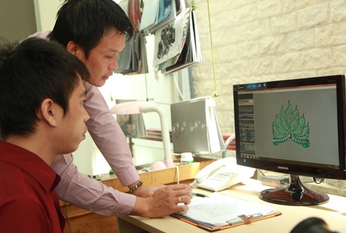 Sau một thời gian dài bàn thảo ý tưởng,chiếc vương miện đã thành hình trên bản vẽ 3D.