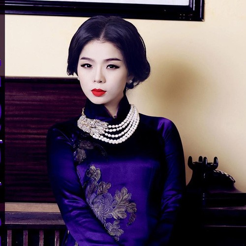 Đối với phụ nữ thành đạt, không gì làm bật lên vẻ sang trọng, quý phái hơn 1 đôi bông tai, 1 chuỗi hạt ngọc trai lóng lánh tô điểm trên người