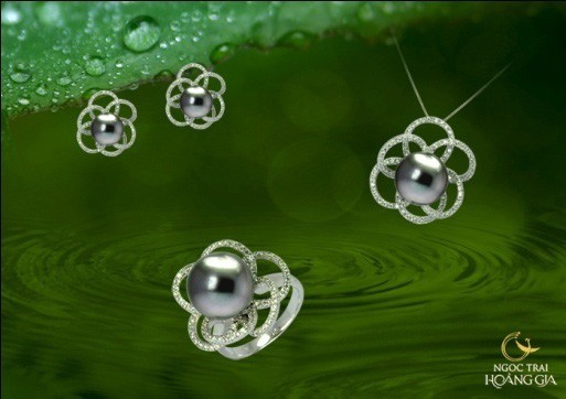 Ngọc trai có hình trụ, mang trong mình ngũ sắc nên được người xưa ví như là lá bùa hộ mệnh