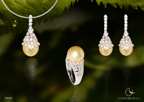 Khách hàng còn có cơ hội được tặng ngay dây chuyền đi kèm khi mua trọn bộ trang sức ngọc trai.