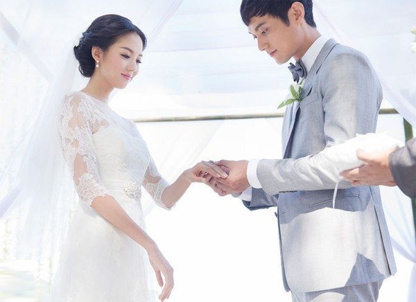 Hoa hậu thế giới Chương Tử Lâm chọn bông tai ngọc trai tinh tế để tôn nét đẹp dịu dàng trong ngày cưới