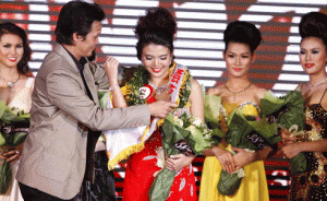 Dai dien Ngoc trai Hoàng Gia - Nu hoang trang suc