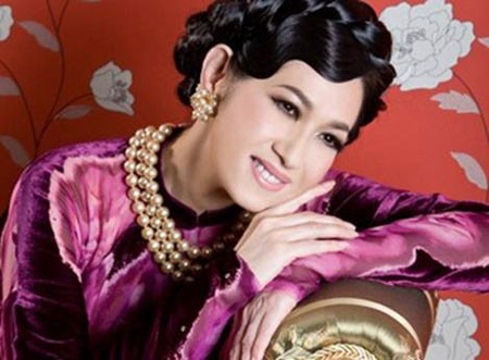nu danh ca hai ngoai y lan dep nen na cung trang suc ngoc trai nu danh ca hai ngoai y lan dep nen na cung trang suc ngoc trai