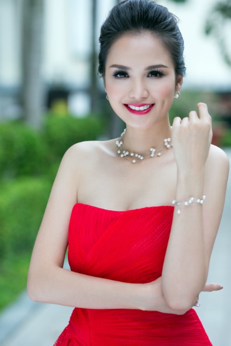 Món phụ kiện này thu hút phái đẹp bởi sự đa dạng trong mẫu mã, thiết kế nhỏ xinh, tạo được nét duyên dáng, ngọt ngào. Diem Huong cung trang suc ngoc trai