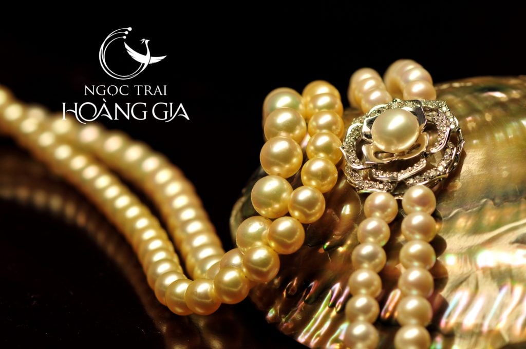 Dưới điều kiện ánh sáng khác nhau, ánh màu của ngọc trai biển cũng biến đổi theo Phan-biet-ngoc-trai-bien-va-ngoc-trai-song-03