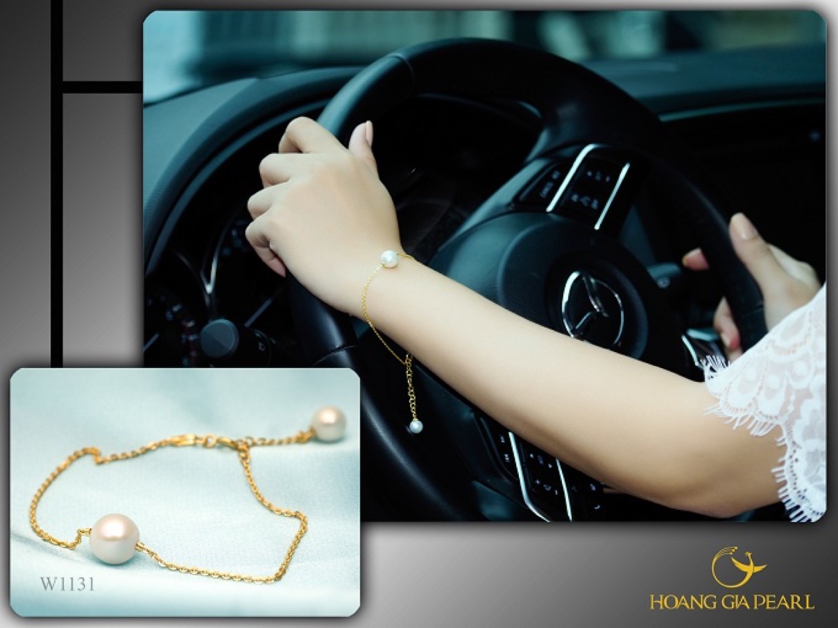 Không chỉ là lựa chọn dành cho các bậc phu nhân, trang sức ngọc trai ngày càng được nhiều cô gái trẻ yêu thích vì vẻ đẹp bóng bẩy, thiết kế hiện đại, tinh tế hơn. Ngọc trai còn mang ý nghĩa tốt lành, may mắn cho người sở hữu.