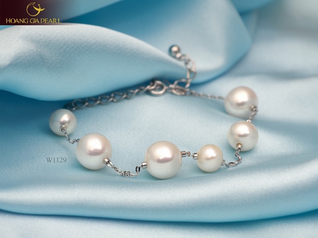 Những món trang sức xinh xắn giúp đôi bàn tay của phái đẹp thêm duyên dáng hơn.