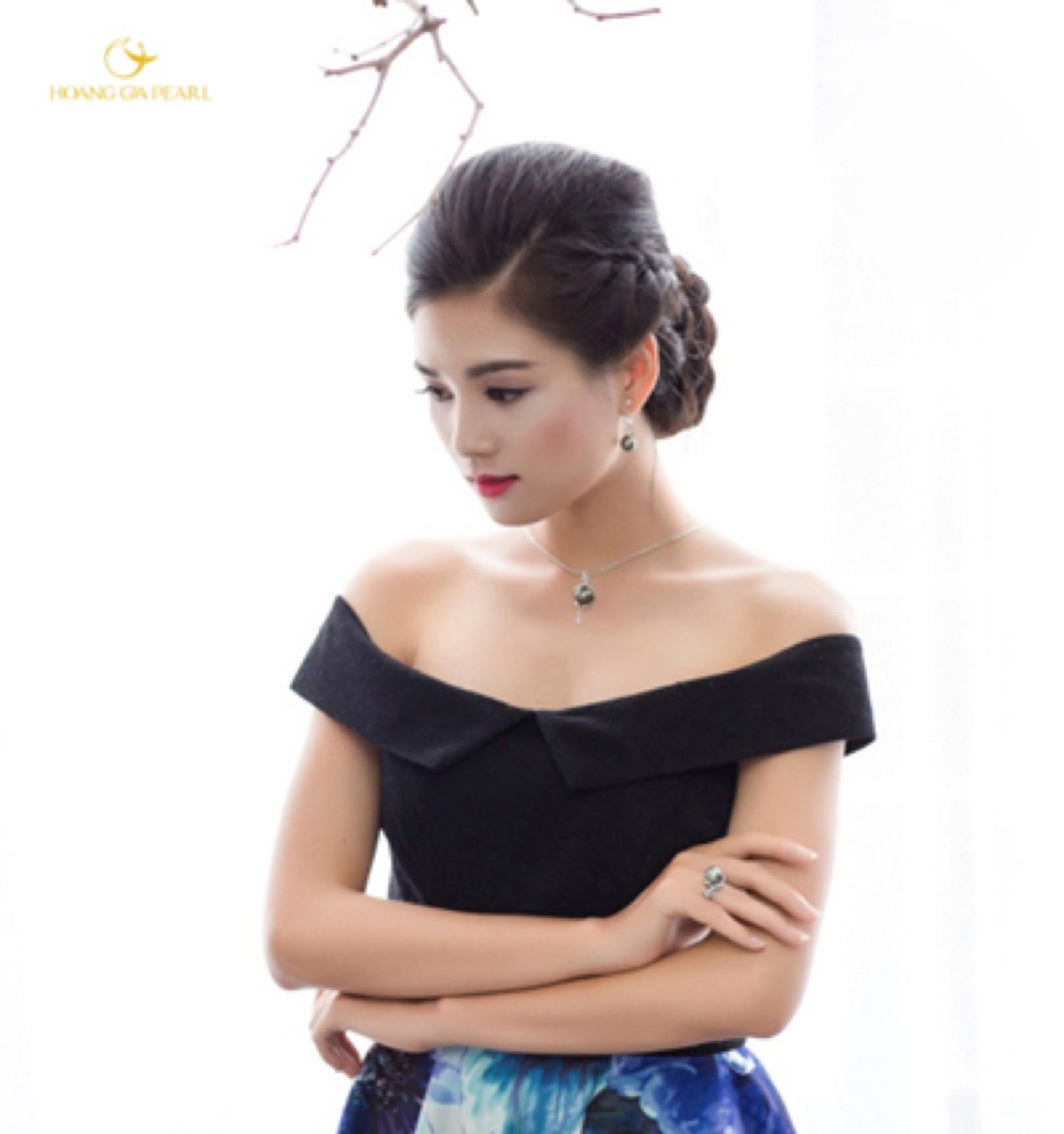 bien-hoa-phong-cach-cung-trang-suc-ngoc-trai-2
