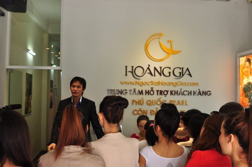 tong giam doc chia se qua trinh hinh thanh cong ty qua trinh hinh thanh cong ty ngoc trai Hoang Gia