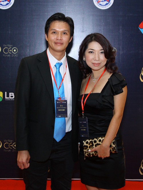 Chủ tịch Ngọc trai Hoàng Gia và phu nhân Chu tich trang suc Ngoc trai Hoang Gia va phu nhan