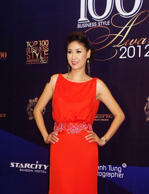 hoa hau ha keu anh rang ngoi cung ngoc trai