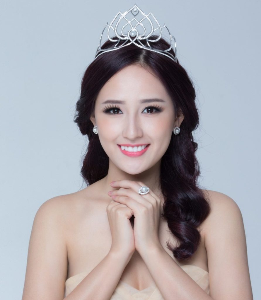Hoa hậu Mai Phương Thúy đẹp và tự tin như một Nữ Hoàng với trang sức và vương miện của ngọc trai được thiết kế và chế tác bởi Hoàng Gia Pearl