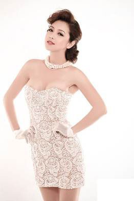 Hoa hau chau a jenifer pham thanh lich va quyen ru voi 2 chuoi co ngoc trai cach dieu Hoa hau chau a jenifer pham thanh lich va quyen ru voi 2 chuoi co ngoc trai cach dieu