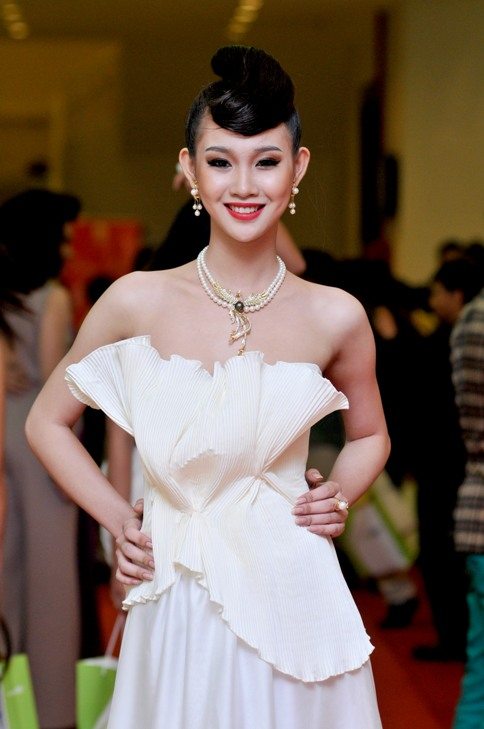 nu hoang trang suc deo nu trang trang suc ngoc trai gan da quy